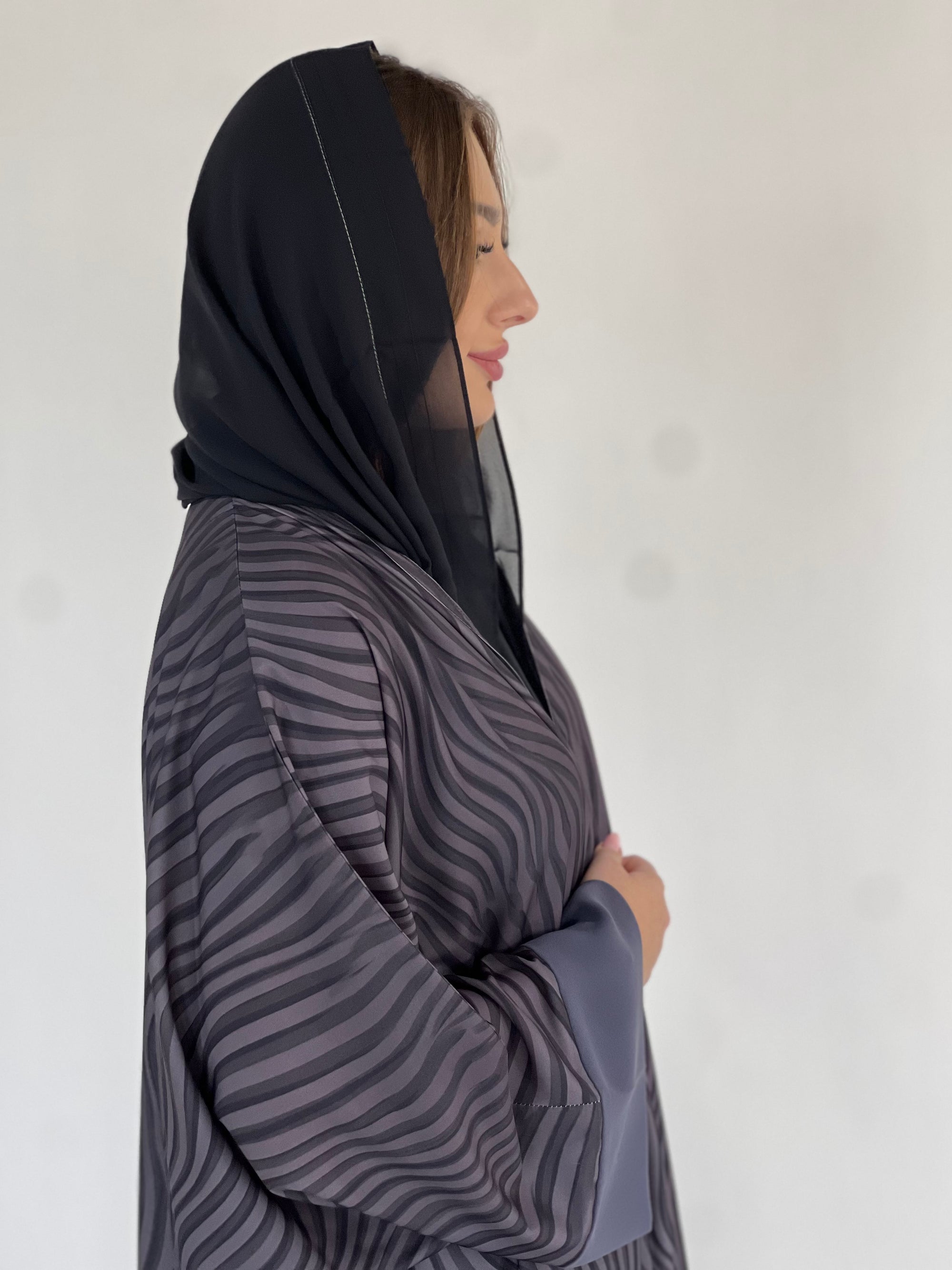 Ash abaya