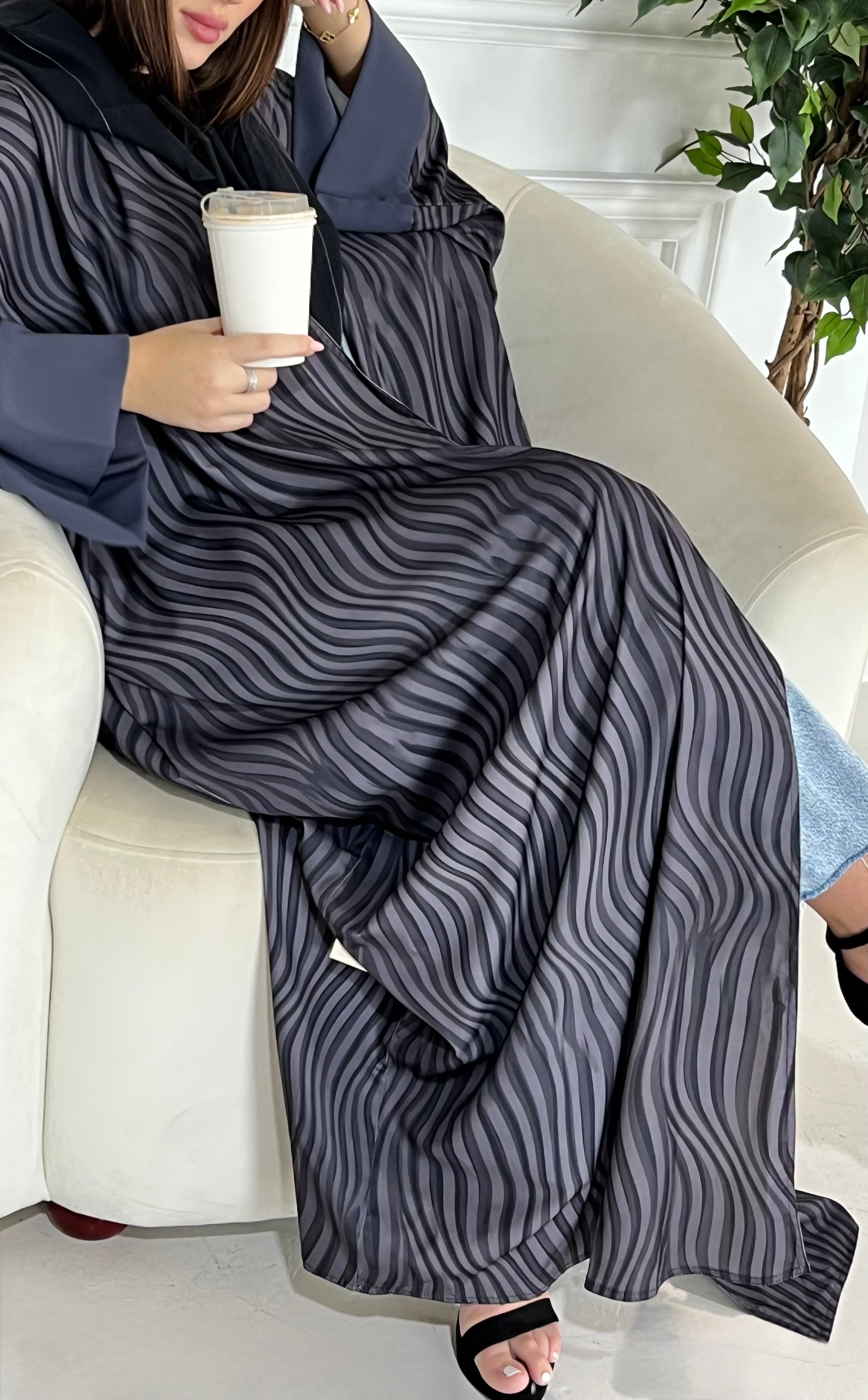Ash abaya